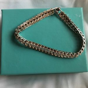 Clasp bracelet